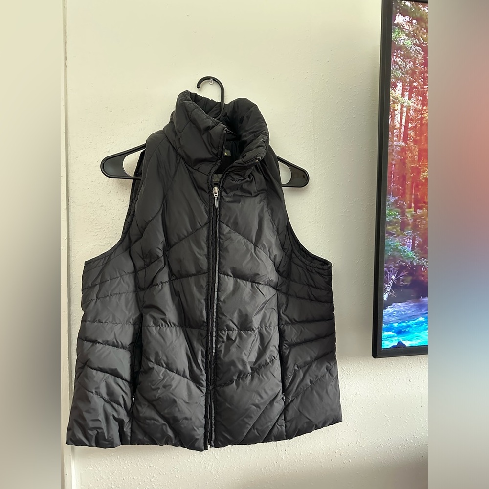 Kenneth Cole reaction puffer black vest